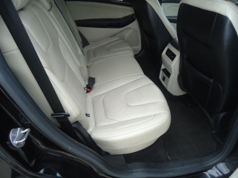 Used 2017 Ford Edge FWD Titanium image 11