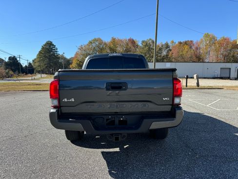Used 2020 Toyota Tacoma SR image 17