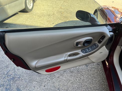 Used 2003 Chevrolet Corvette image 24