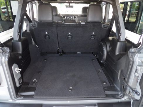 Used 2021 Jeep Wrangler 4WD Unlimited Sahara image 21
