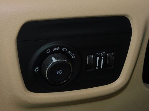 Used 2022 Jeep Grand Cherokee L 2WD Limited image 32