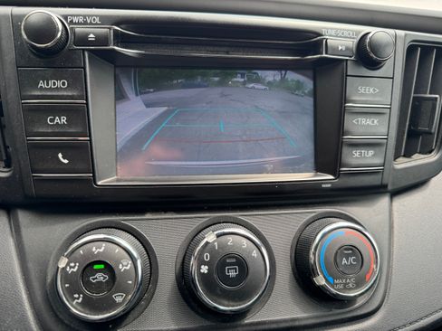Used 2018 Toyota RAV4 AWD LE image 18