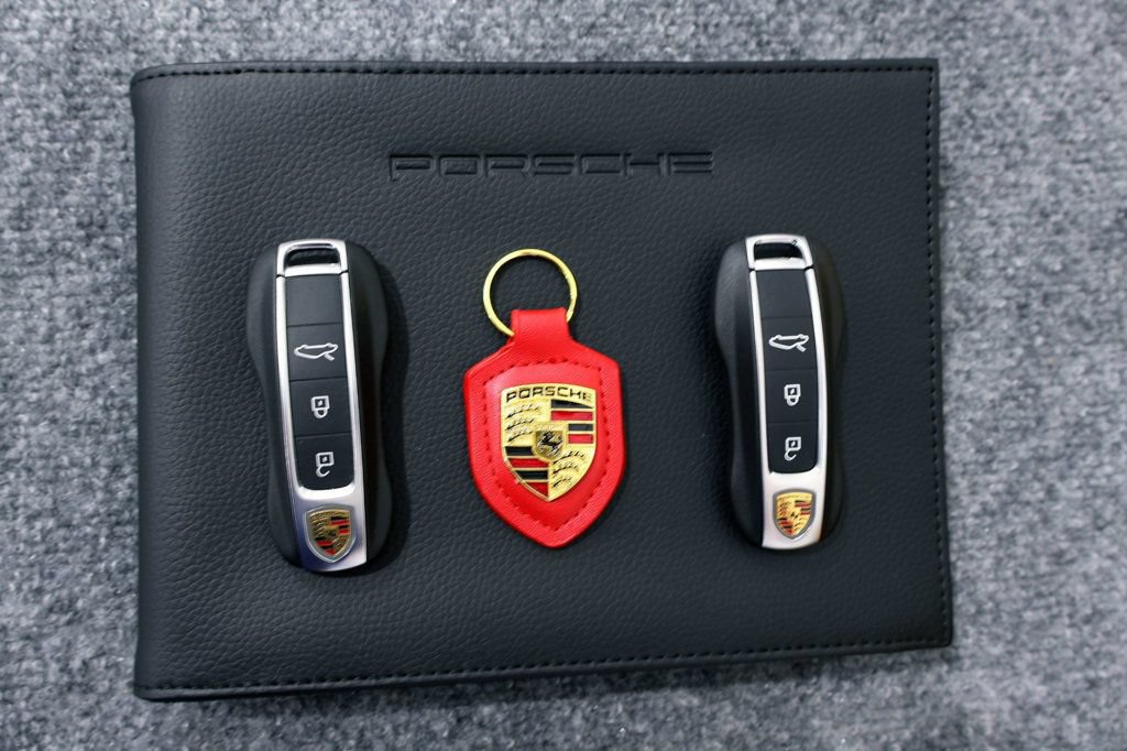 Used 2024 Porsche 911 GTS Cabriolet image 19