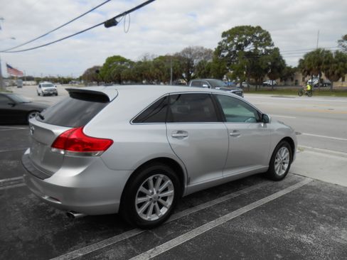 Used 2011 Toyota Venza image 5