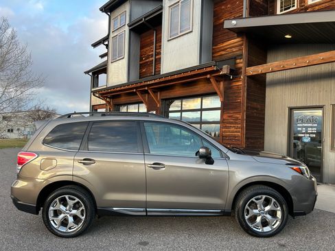 Used 2017 Subaru Forester 2.5i Touring image 4