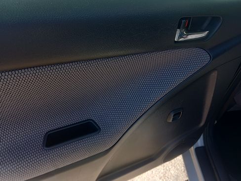 Used 2006 Toyota Matrix XR image 12