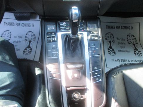 Used 2017 Porsche Macan image 7