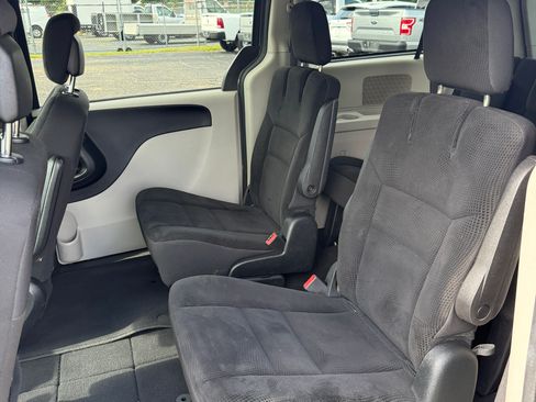 Used 2020 Dodge Grand Caravan SE image 12