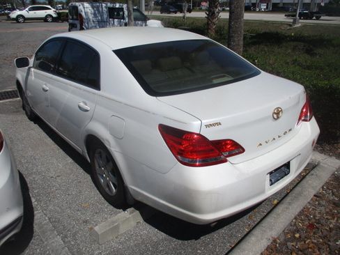 Used 2005 Toyota Avalon XLE image 3