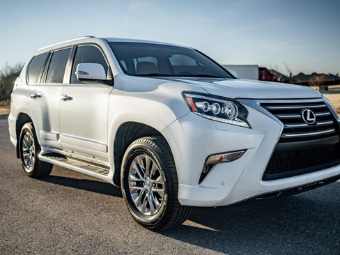Used 2016 Lexus GX 460 Luxury image 3