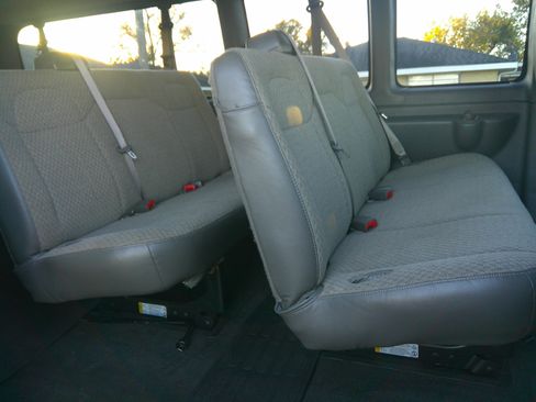 Used 2018 Chevrolet Express 3500 LT Extended Passenger RWD image 8