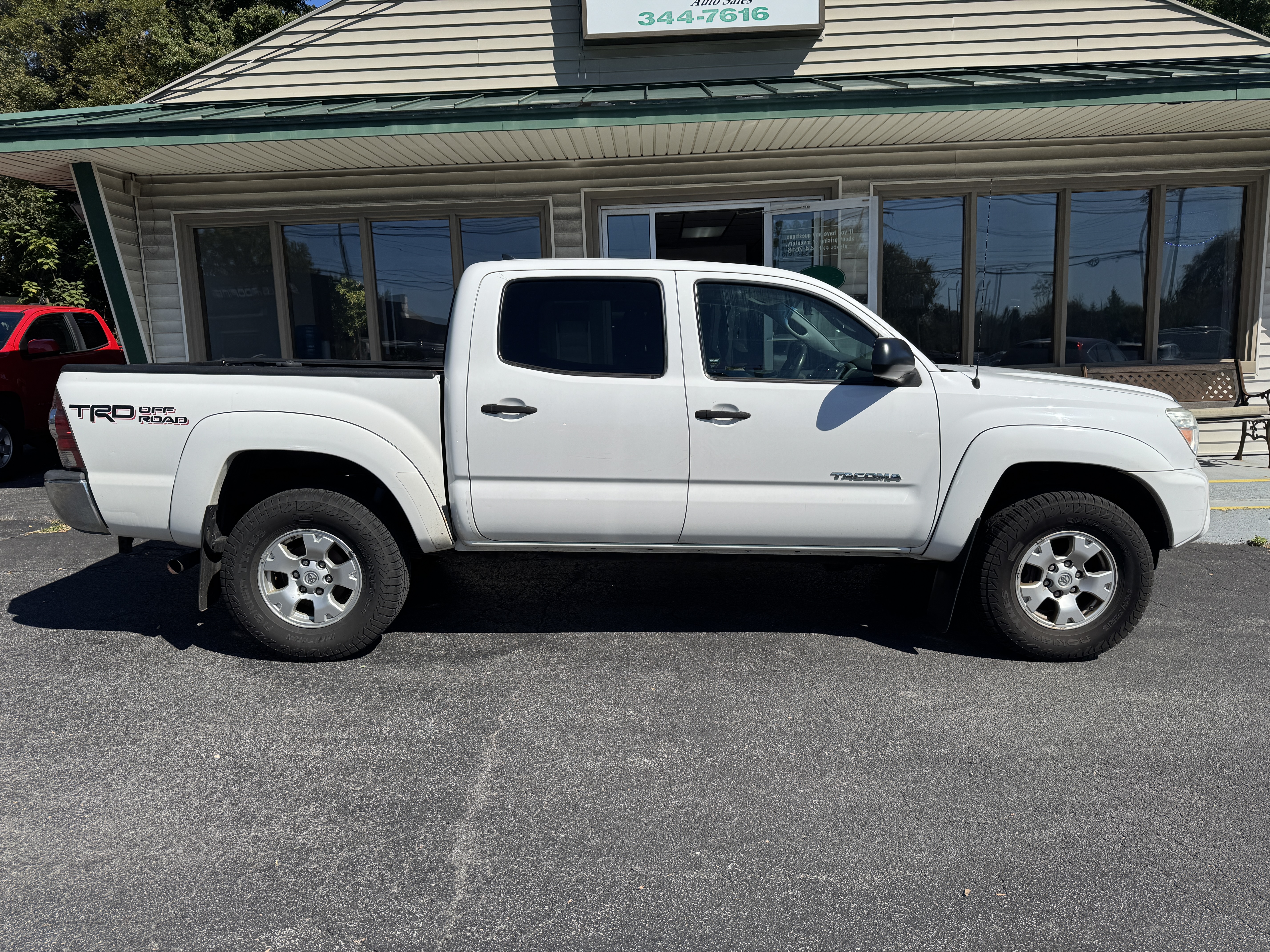 Used 2015 Toyota Tacoma 4x4 Double Cab TRD Off-Road image 1