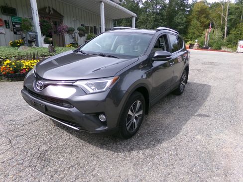 Used 2016 Toyota RAV4 XLE image 1