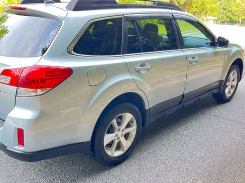 Used 2013 Subaru Outback 2.5i Limited image 4