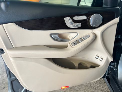 Used 2019 Mercedes-Benz GLC 350e 4MATIC image 14