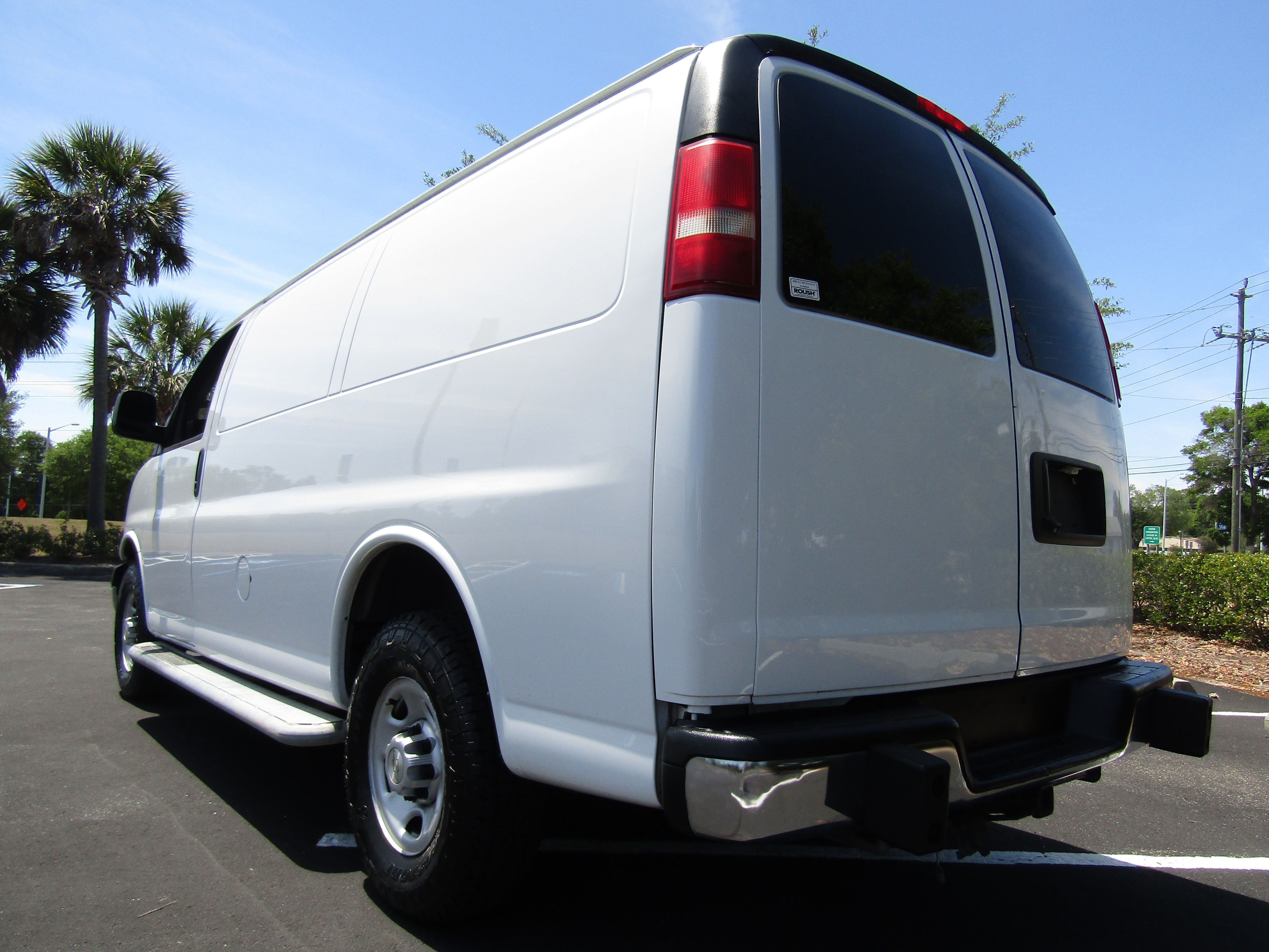 Used 2019 Chevrolet Express 2500 RWD image 3