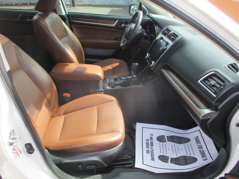 Used 2018 Subaru Outback 3.6R Touring image 5