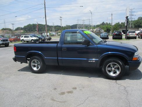 Used 2003 Chevrolet S10 Pickup 2WD Regular Cab image 5