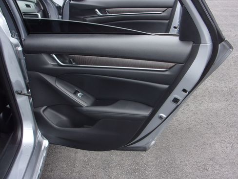 Used 2022 Honda Accord EX-L image 32