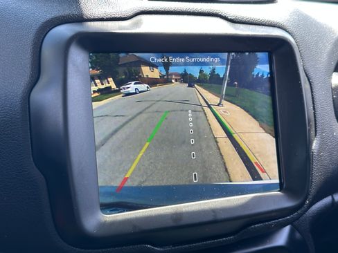 Used 2018 Jeep Renegade Trailhawk AWD/4WD image 12