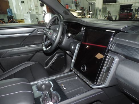 Used 2025 GMC Acadia Elevation image 26