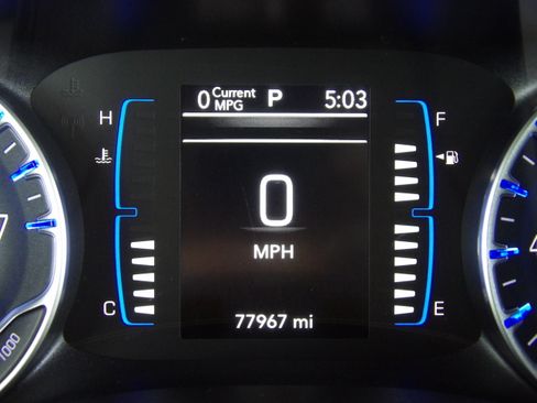 Used 2020 Chrysler Pacifica Touring image 31