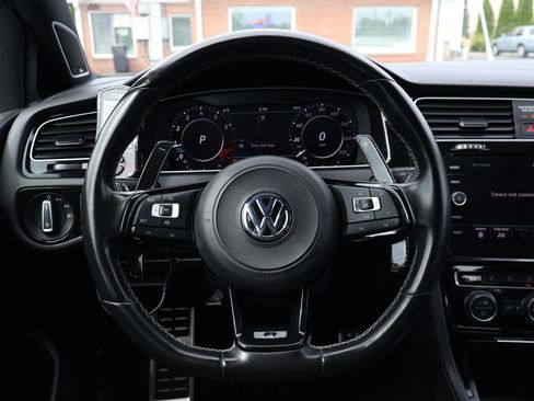 Used 2019 Volkswagen Golf R image 17