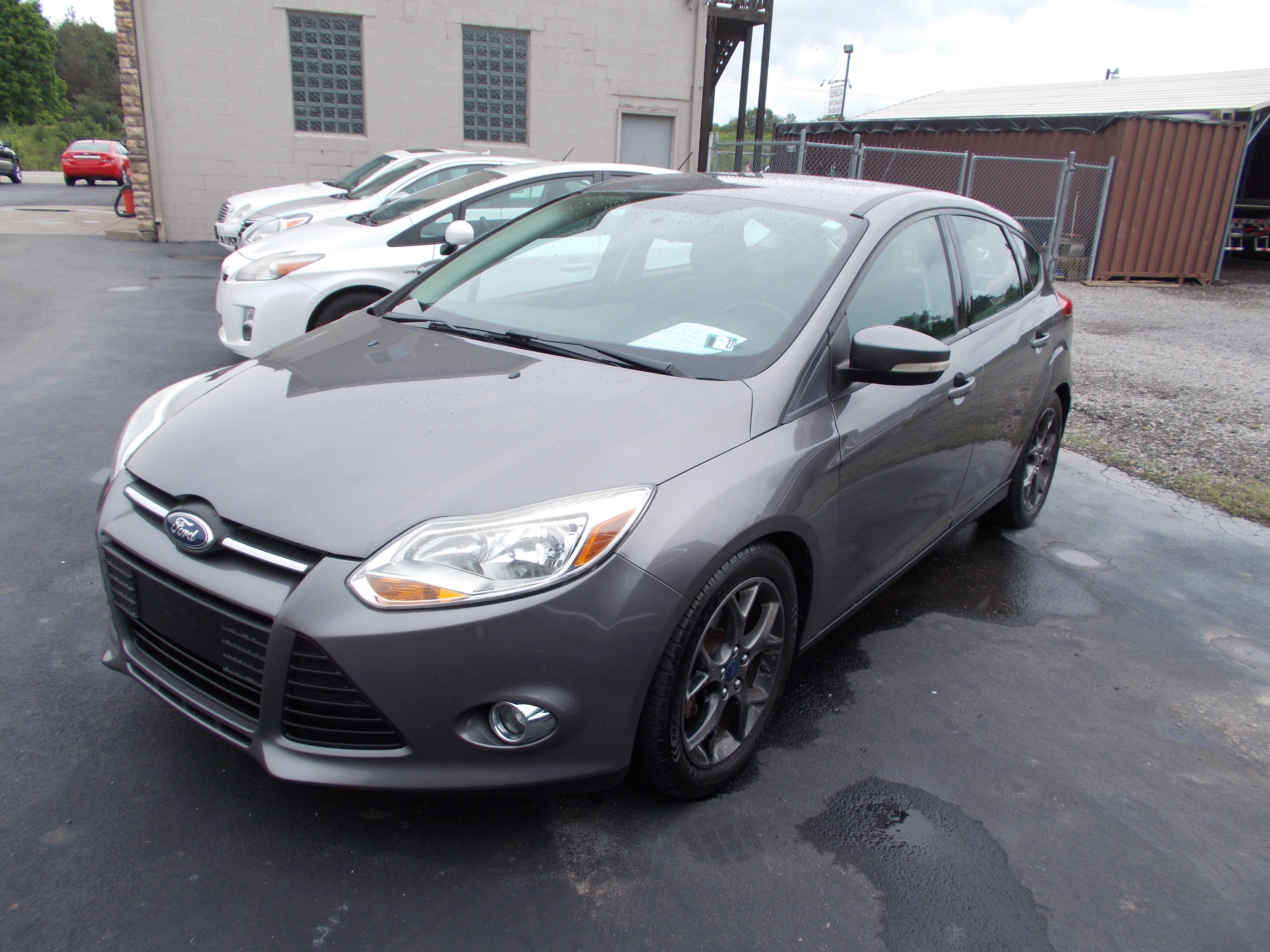 Used 2014 Ford Focus SE Hatchback FWD image 1