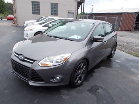 Used 2014 Ford Focus SE Hatchback FWD image 1