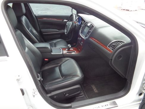 Used 2013 Chrysler 300 AWD image 7