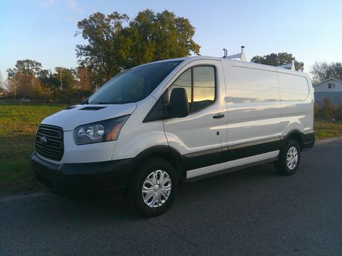 Used 2019 Ford Transit 150 XL image 2