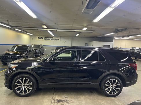 Certified 2022 Ford Explorer ST-Line image 4