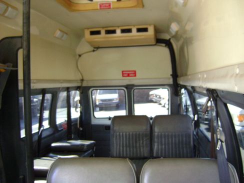 Used 2000 Dodge B3500 image 9