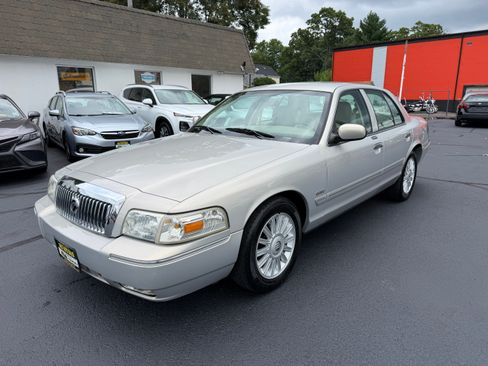 Used 2011 Mercury Grand Marquis LS w/ Premium Package RWD image 19