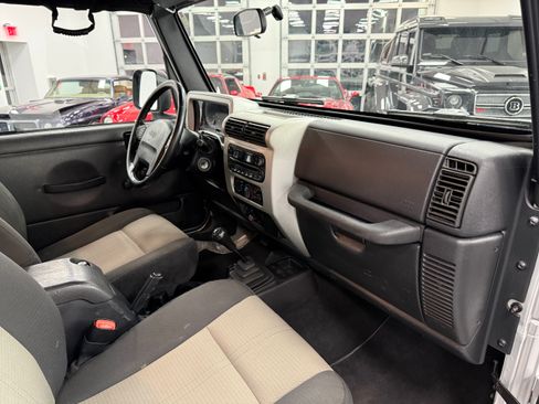 Used 2004 Jeep Wrangler X image 22