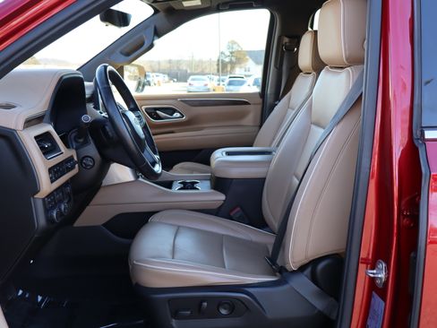 Used 2021 Chevrolet Suburban Premier image 14