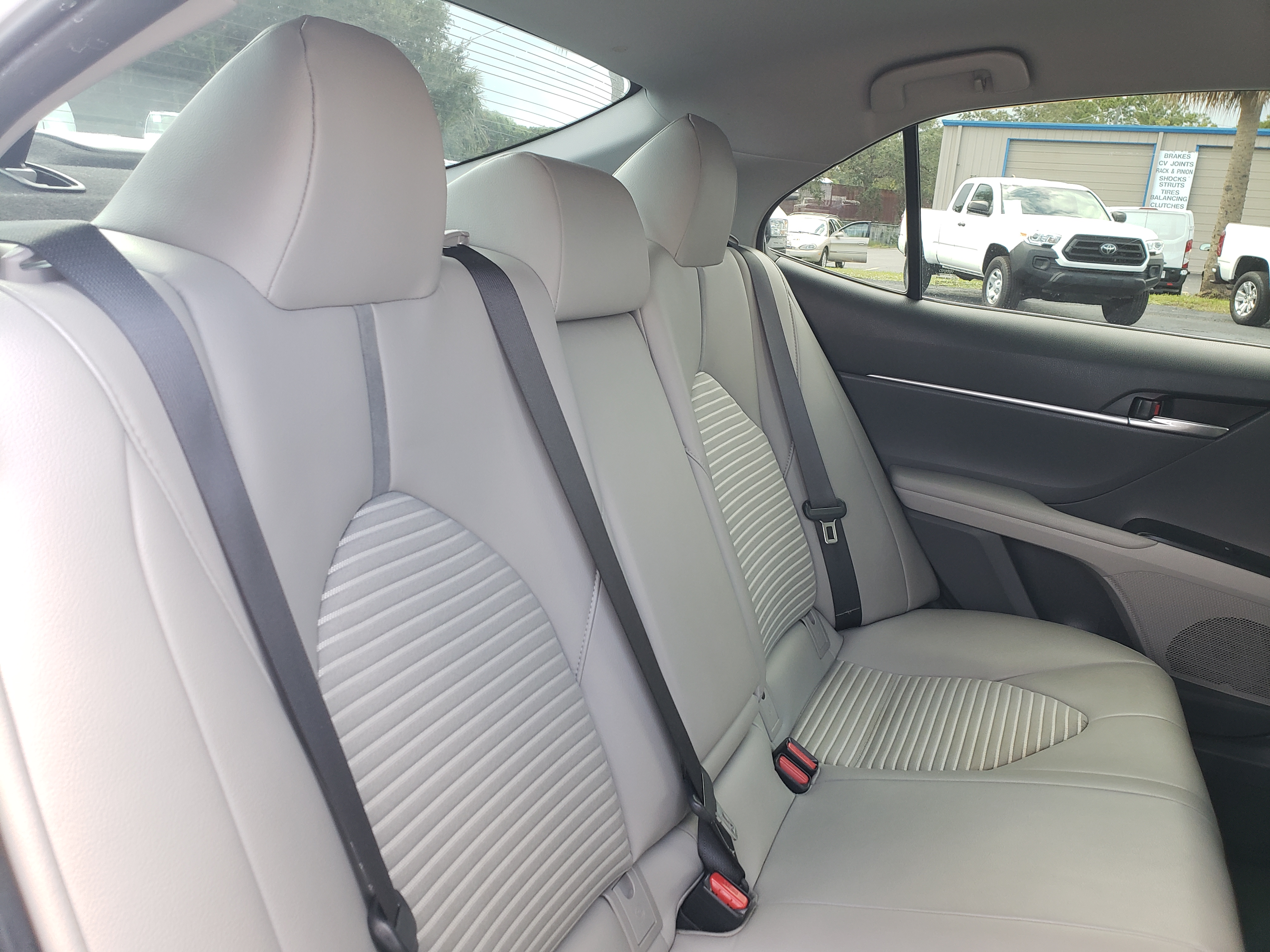 Used 2018 Toyota Camry SE Sedan FWD image 17