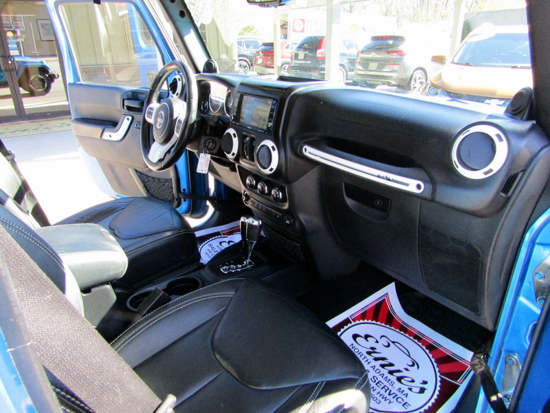 Used 2014 Jeep Wrangler 4WD Unlimited Polar Edition image 24