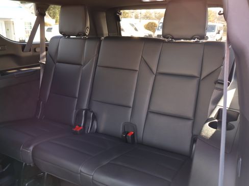 Used 2024 Cadillac Escalade ESV Luxury image 16