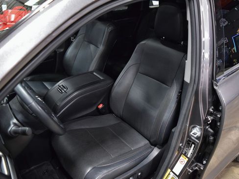 Used 2017 Toyota Highlander Limited image 19