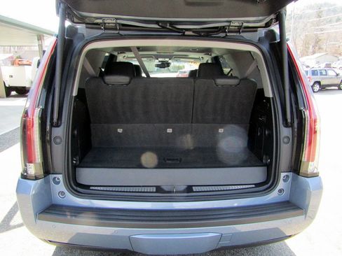 Used 2016 Cadillac Escalade Luxury image 14