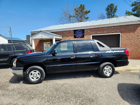 Used 2005 Chevrolet Avalanche LT image 17