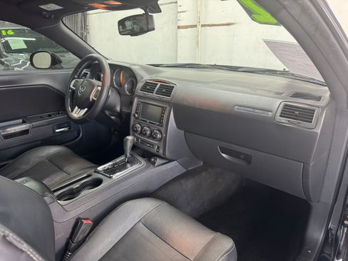 Used 2012 Dodge Challenger R/T image 19