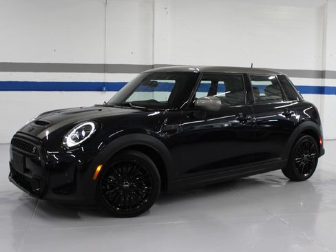 Used 2023 MINI Cooper S 4-Door Hardtop FWD image 1