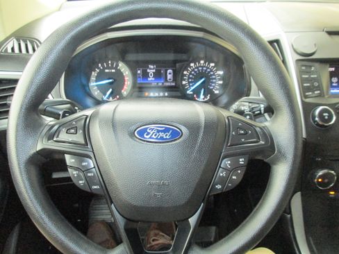 Used 2017 Ford Edge SE image 24