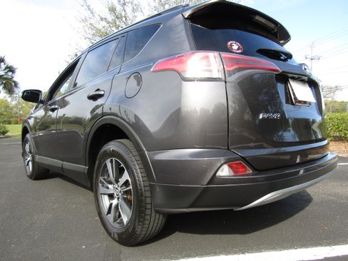 Used 2017 Toyota RAV4 XLE image 3