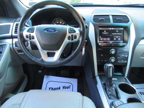 Used 2013 Ford Explorer XLT image 10
