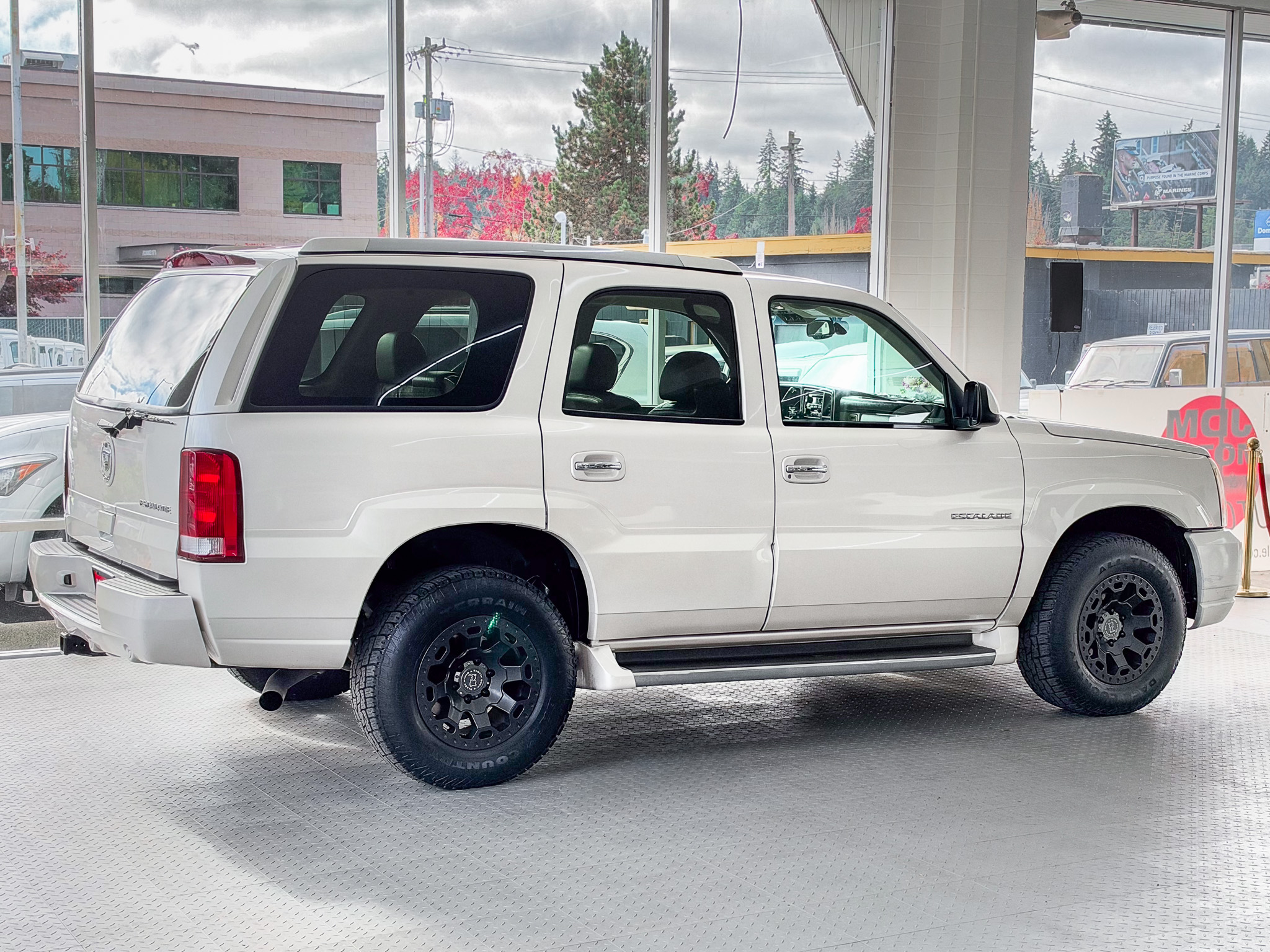 Used 2003 Cadillac Escalade AWD image 4