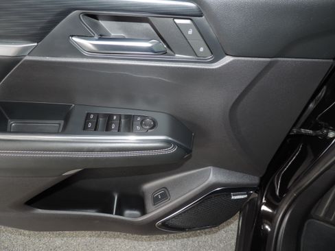 Used 2025 GMC Acadia Elevation image 38