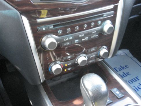 Used 2015 Nissan Pathfinder SL image 12